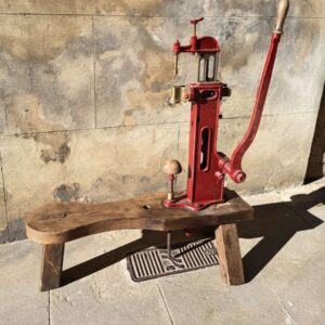 Encorchadora de botellas antigua